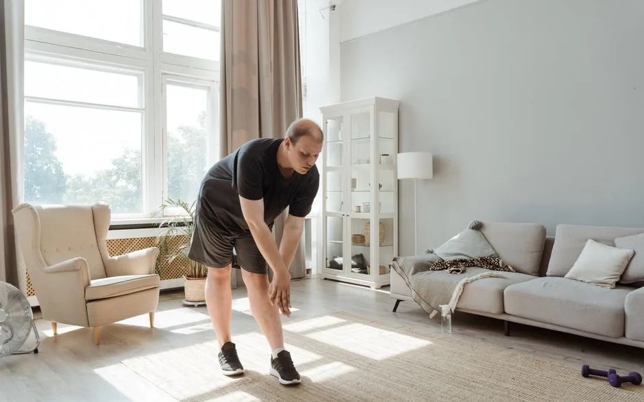 Une séance de mobilité accessible dans un intérieur lumineux